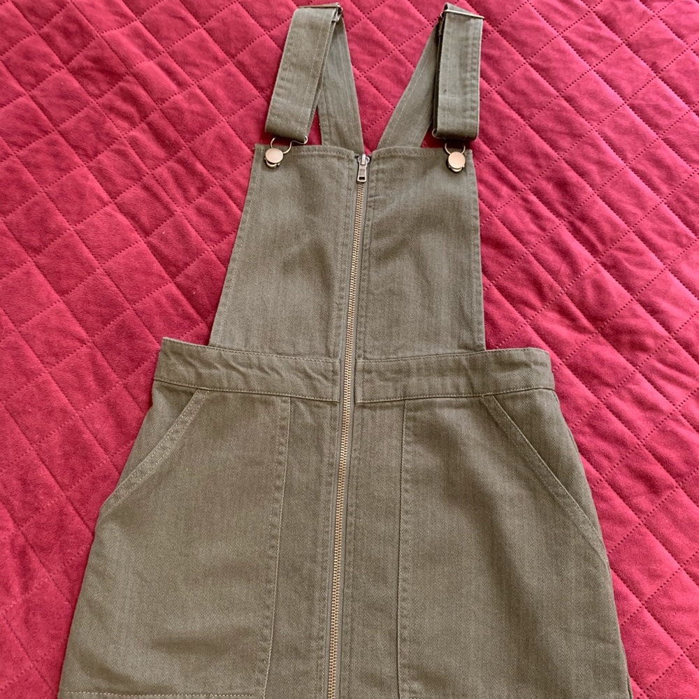 Overall skirt